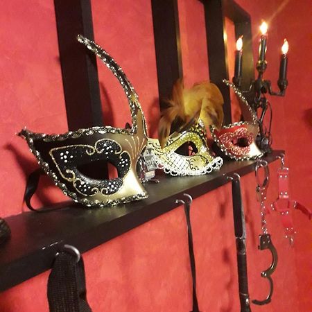 Love Room Le Rouge Et Noir Barr Bagian luar foto