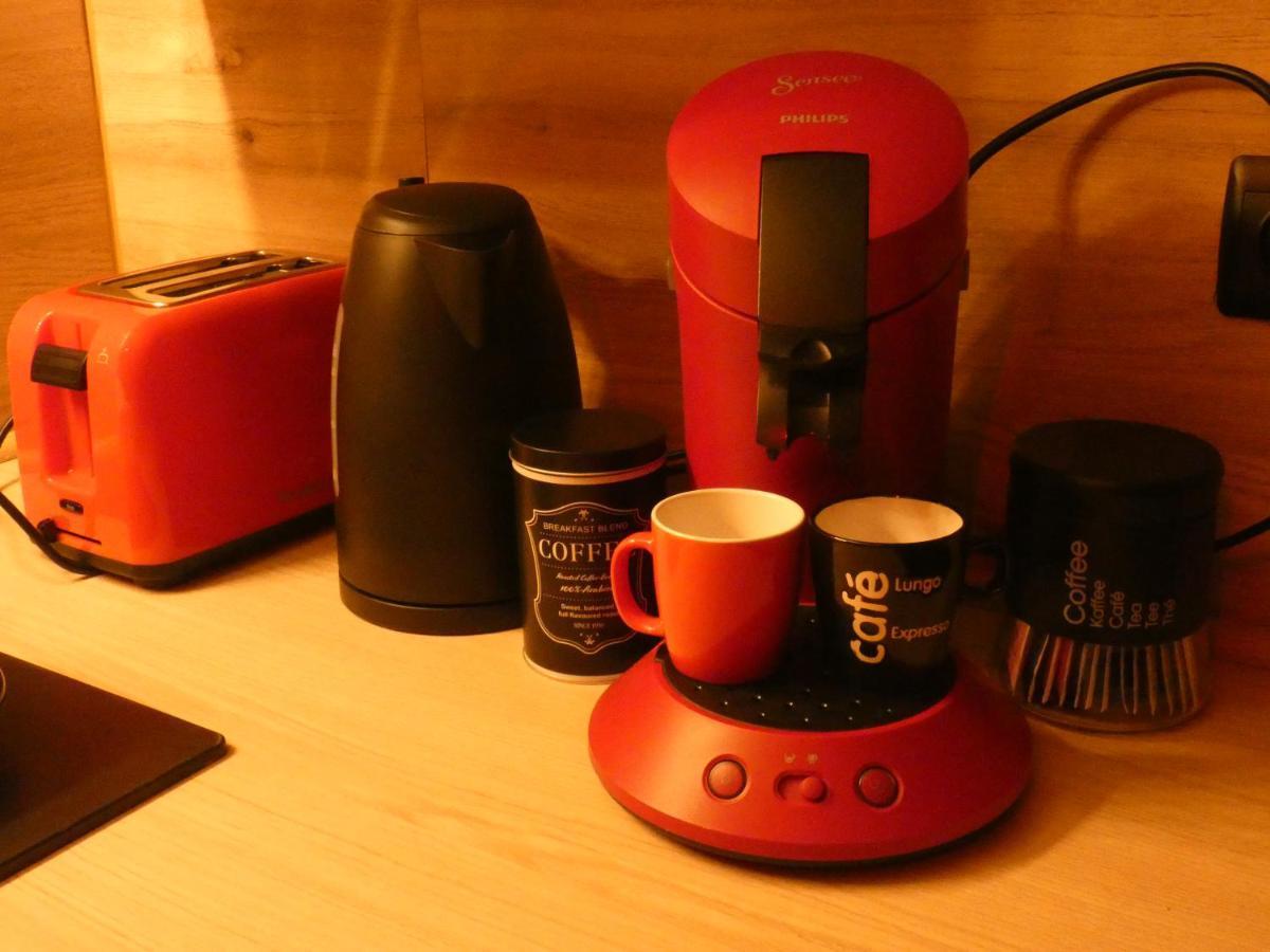 Love Room Le Rouge Et Noir Barr Bagian luar foto