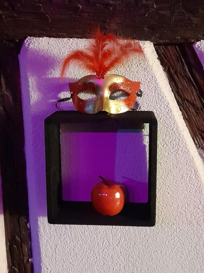 Love Room Le Rouge Et Noir Barr Bagian luar foto