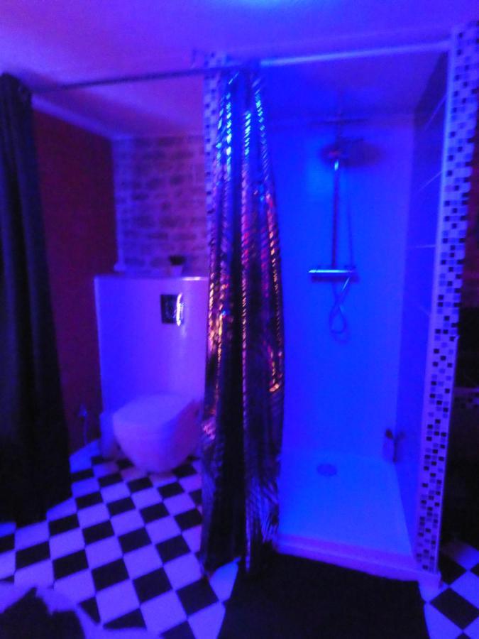 Love Room Le Rouge Et Noir Barr Bagian luar foto