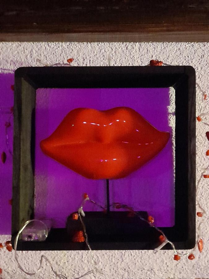 Love Room Le Rouge Et Noir Barr Bagian luar foto