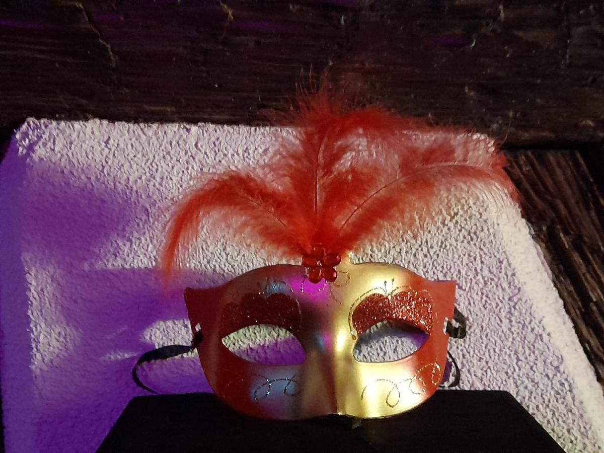 Love Room Le Rouge Et Noir Barr Bagian luar foto