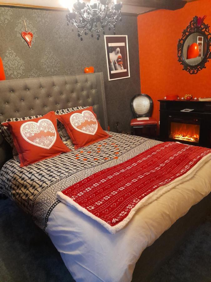 Love Room Le Rouge Et Noir Barr Bagian luar foto