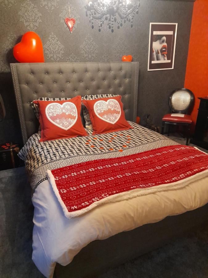 Love Room Le Rouge Et Noir Barr Bagian luar foto