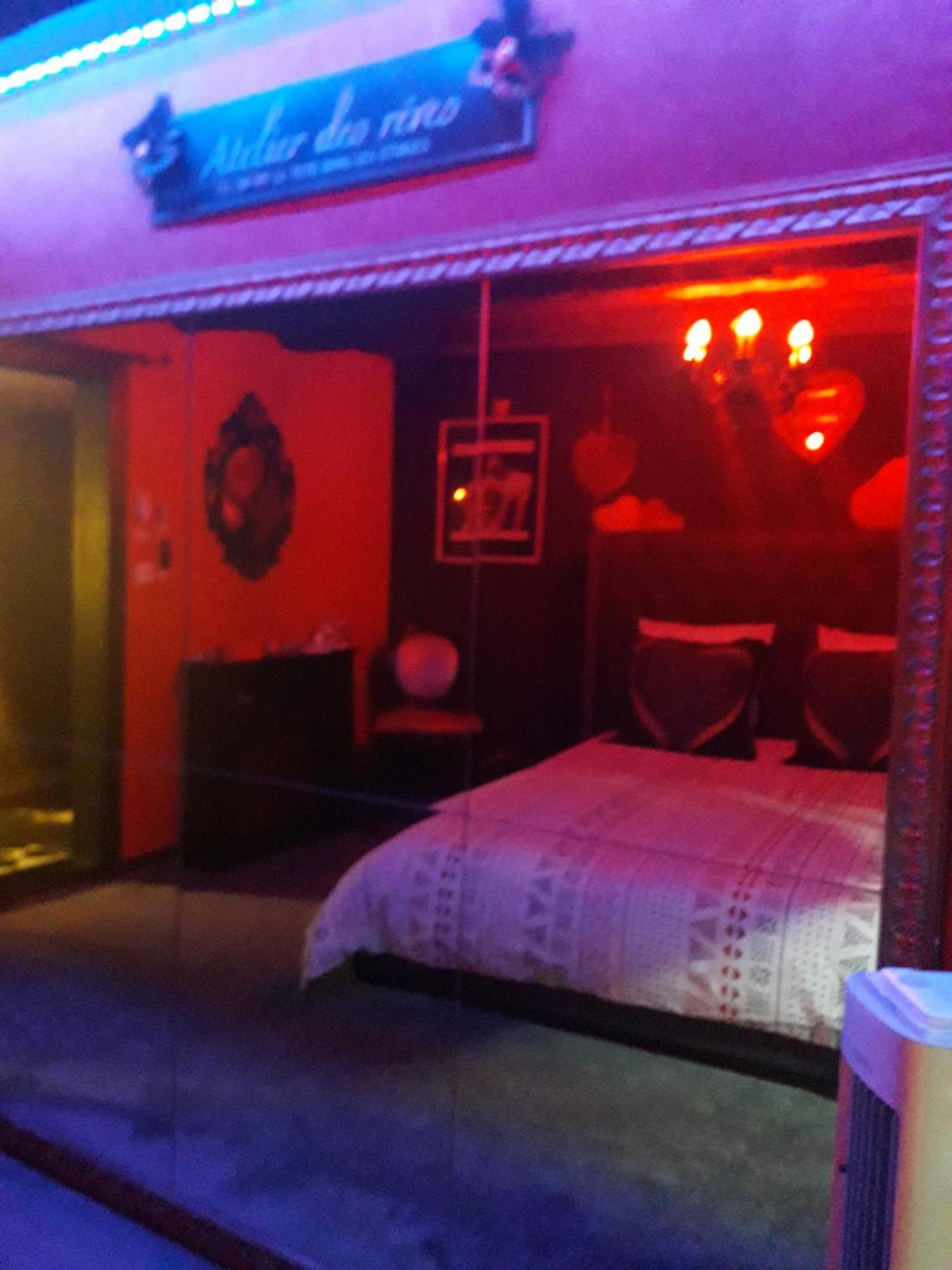 Love Room Le Rouge Et Noir Barr Bagian luar foto