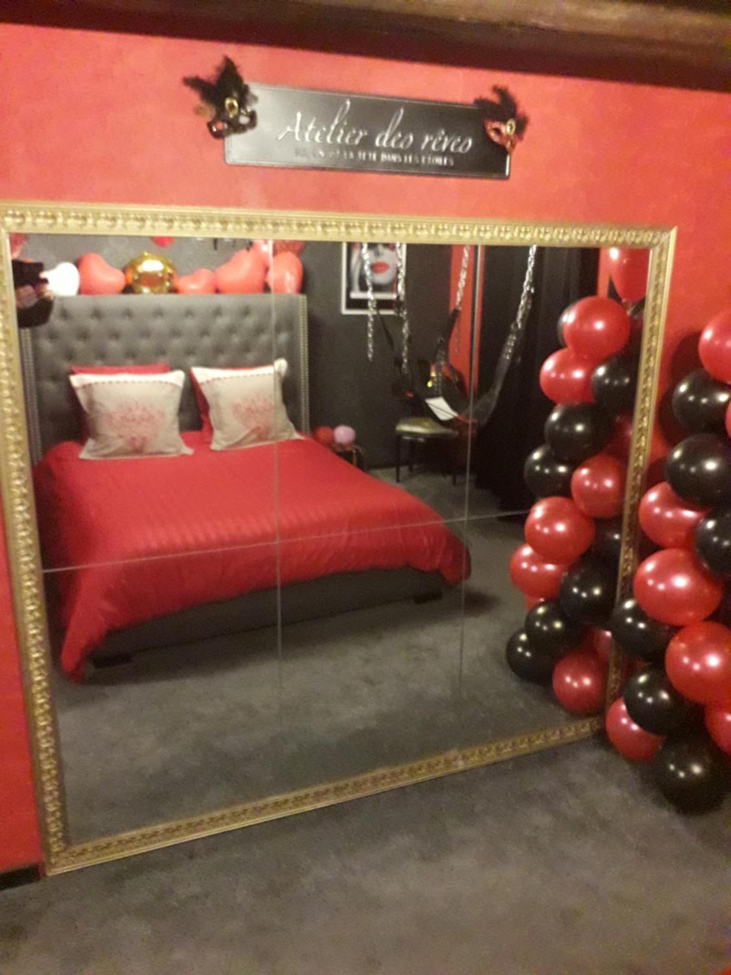 Love Room Le Rouge Et Noir Barr Bagian luar foto
