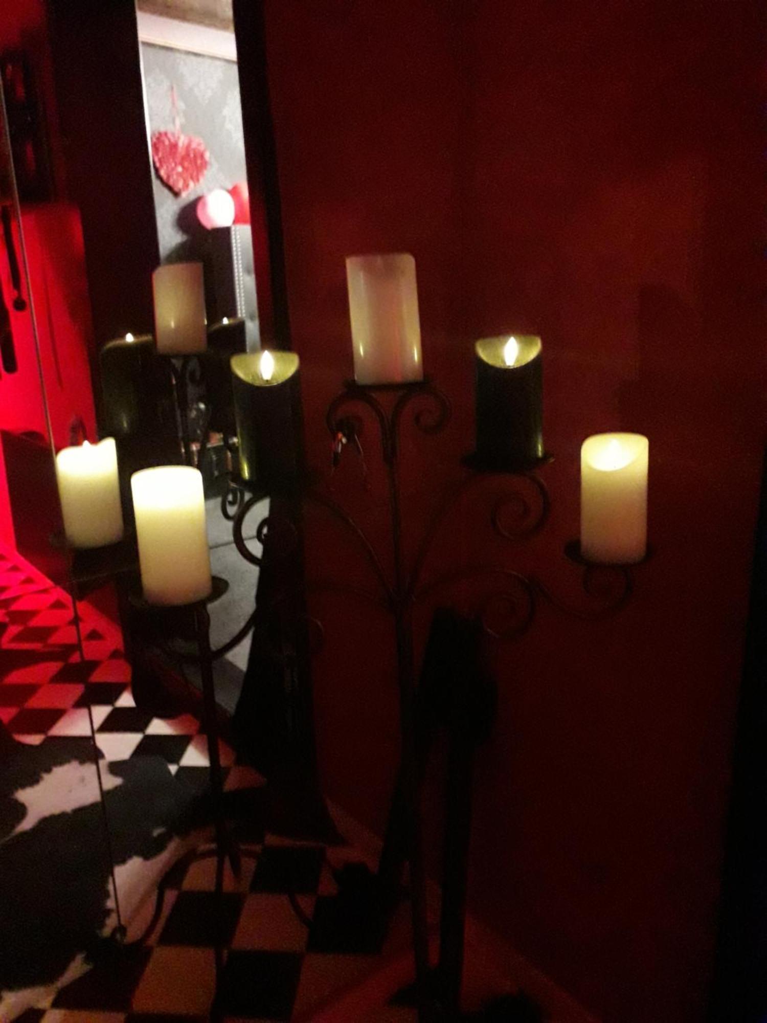 Love Room Le Rouge Et Noir Barr Bagian luar foto