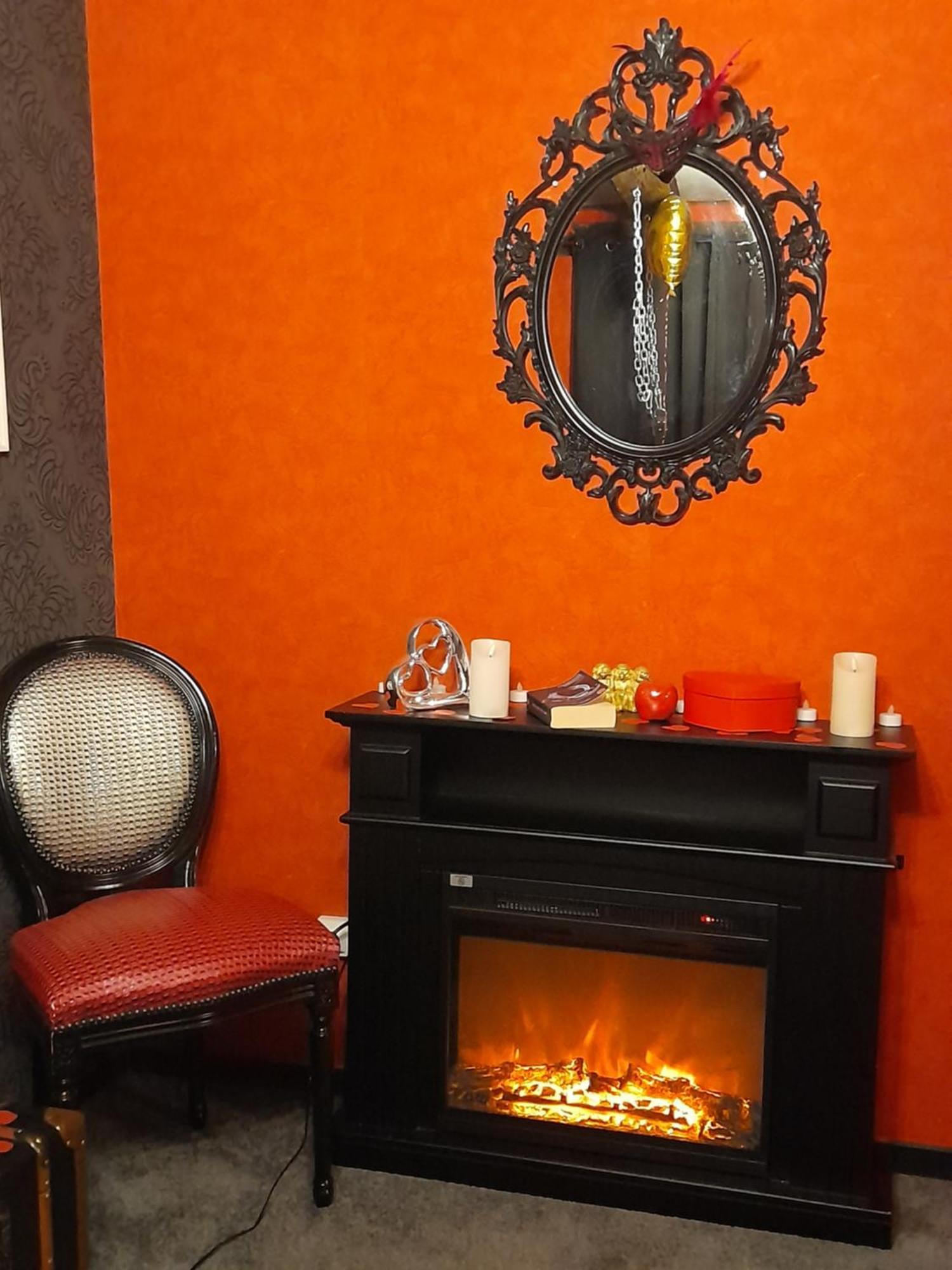 Love Room Le Rouge Et Noir Barr Bagian luar foto